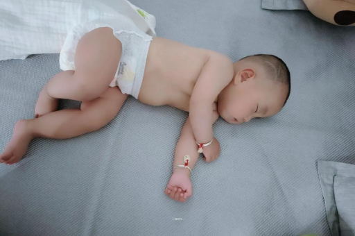 怀化3个月宝宝怎么抱